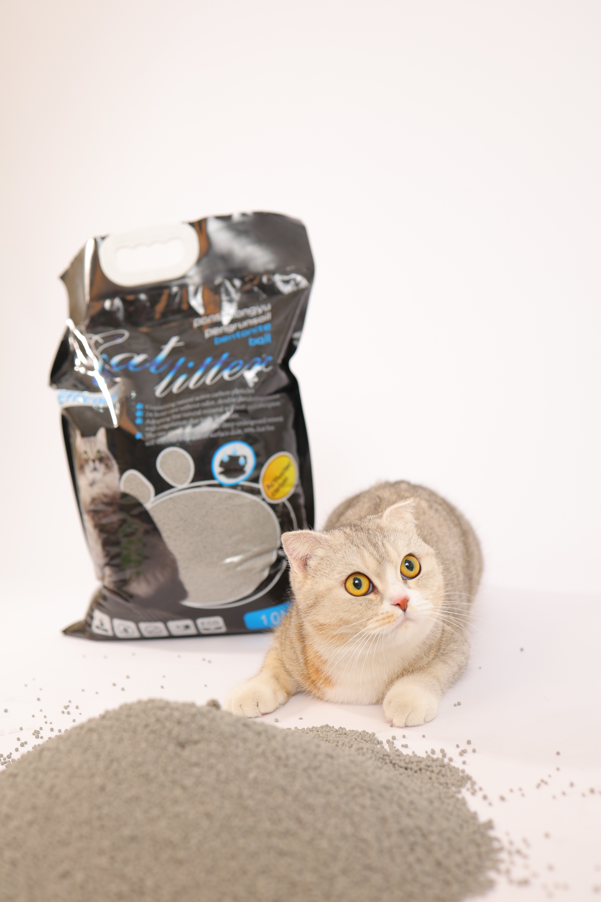 Mixed Size Lavender Scented Bentonite Cat Litter Mixed Size Lavender Scented Bentonite Cat Litter