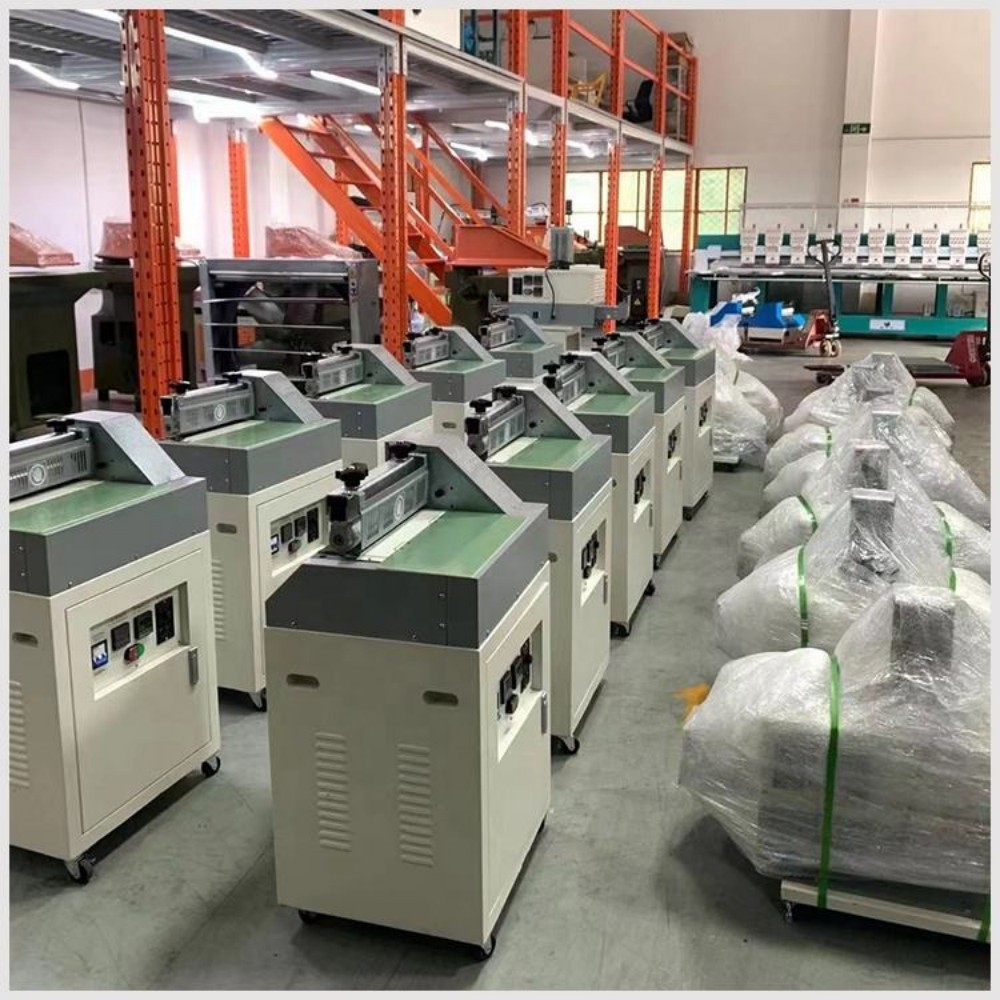 DL-7522 Hot Melt Gluing Machine Hot Melt Glue Roller Coater Glue Coating Machines (1) DL-7522 Hot Melt Gluing Machine Hot Melt Glue Roller Coater Glue Coating Machines (1)