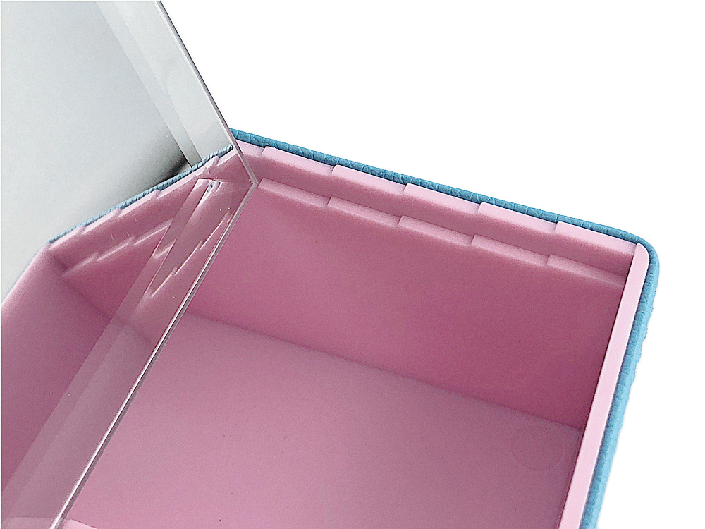 Petite boîte en plastique Small Plastic Box