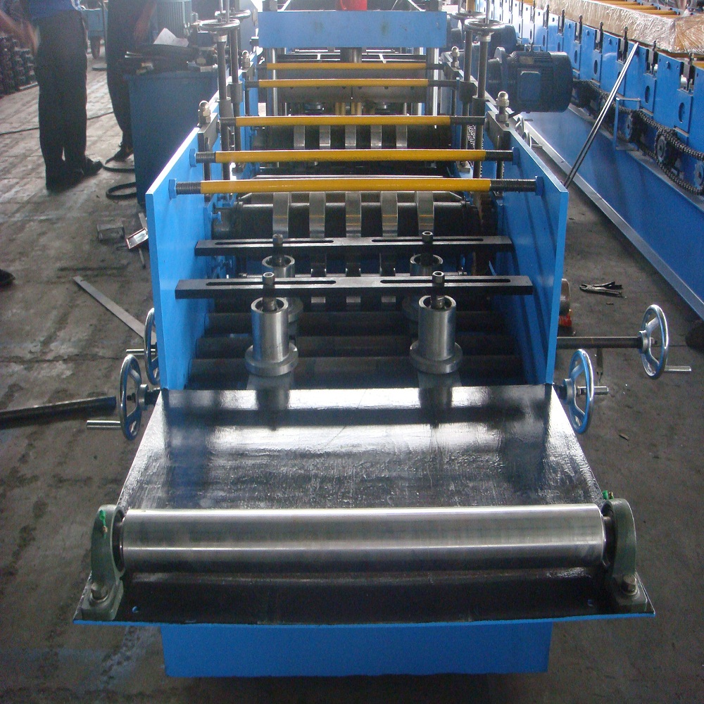 DSC04844 Z-Purlin Frame Forming Machinery