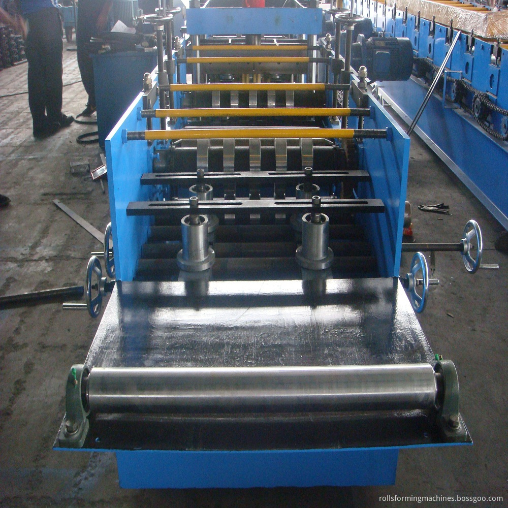 DSC04844 Z-Purlin Frame Forming Machinery