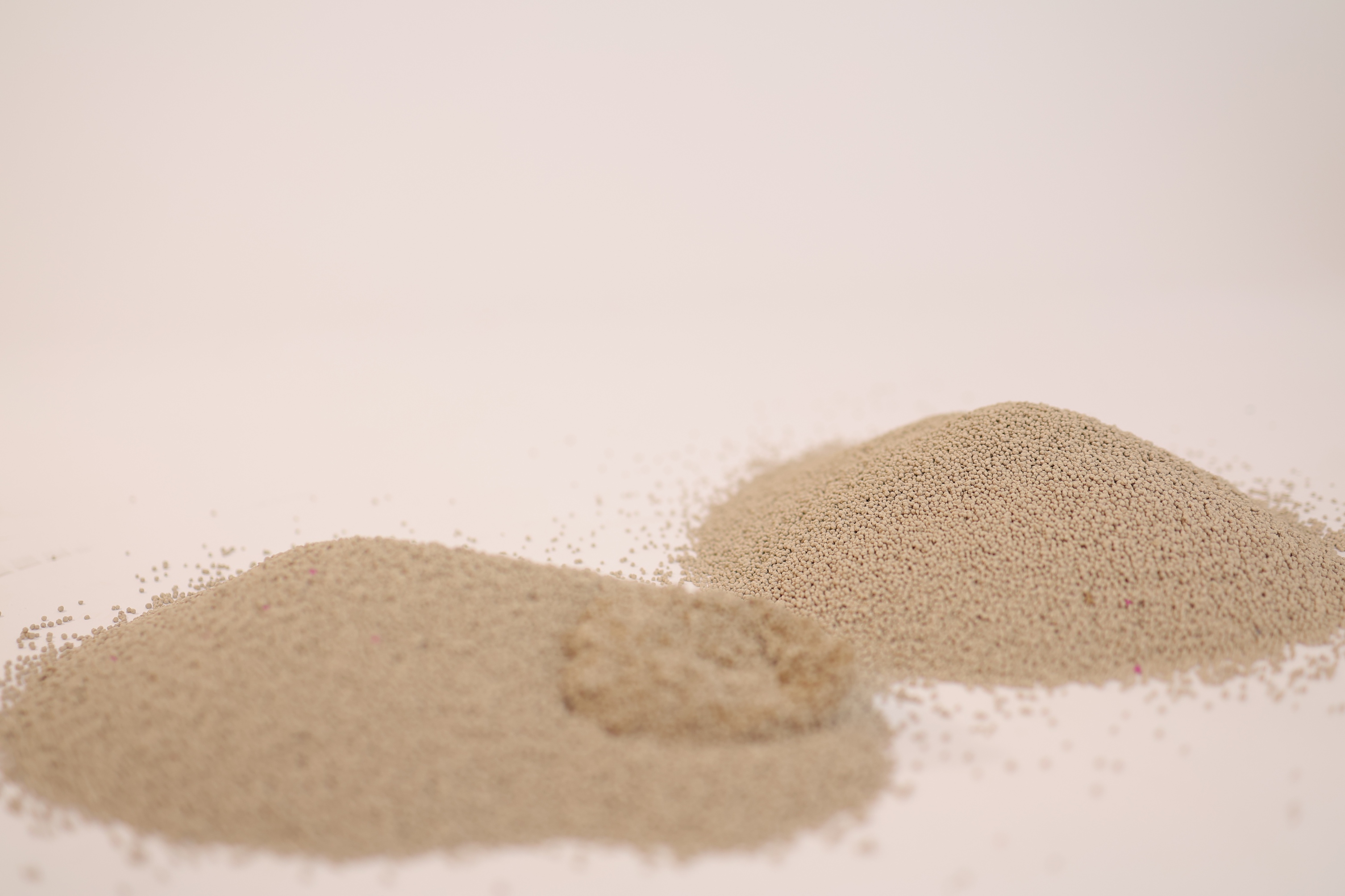 Mixed Size Cherry blossom Scented Bentonite Cat Litter Mixed Size Cherry blossom Scented Bentonite Cat Litter