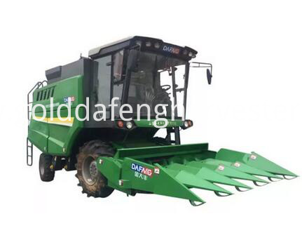 Self-propelled Corn Harvester separate grain from cob Self-propelled Corn Harvester separate grain from cob