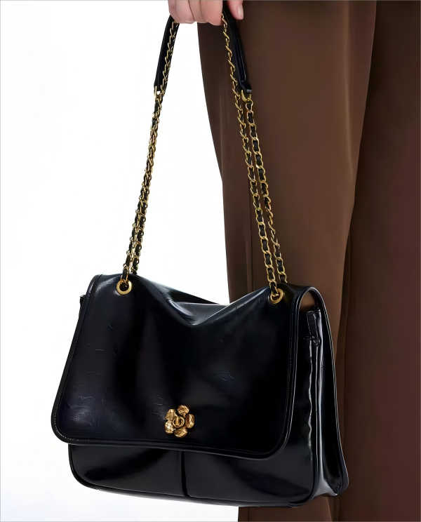 Fashionable leather crossbody bag Fashionable leather crossbody bag