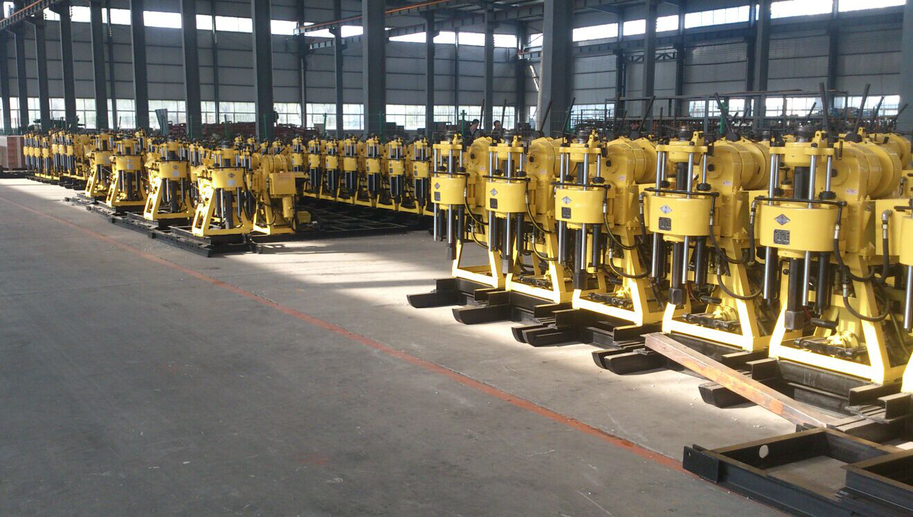 Hydraulic water well drilling machine