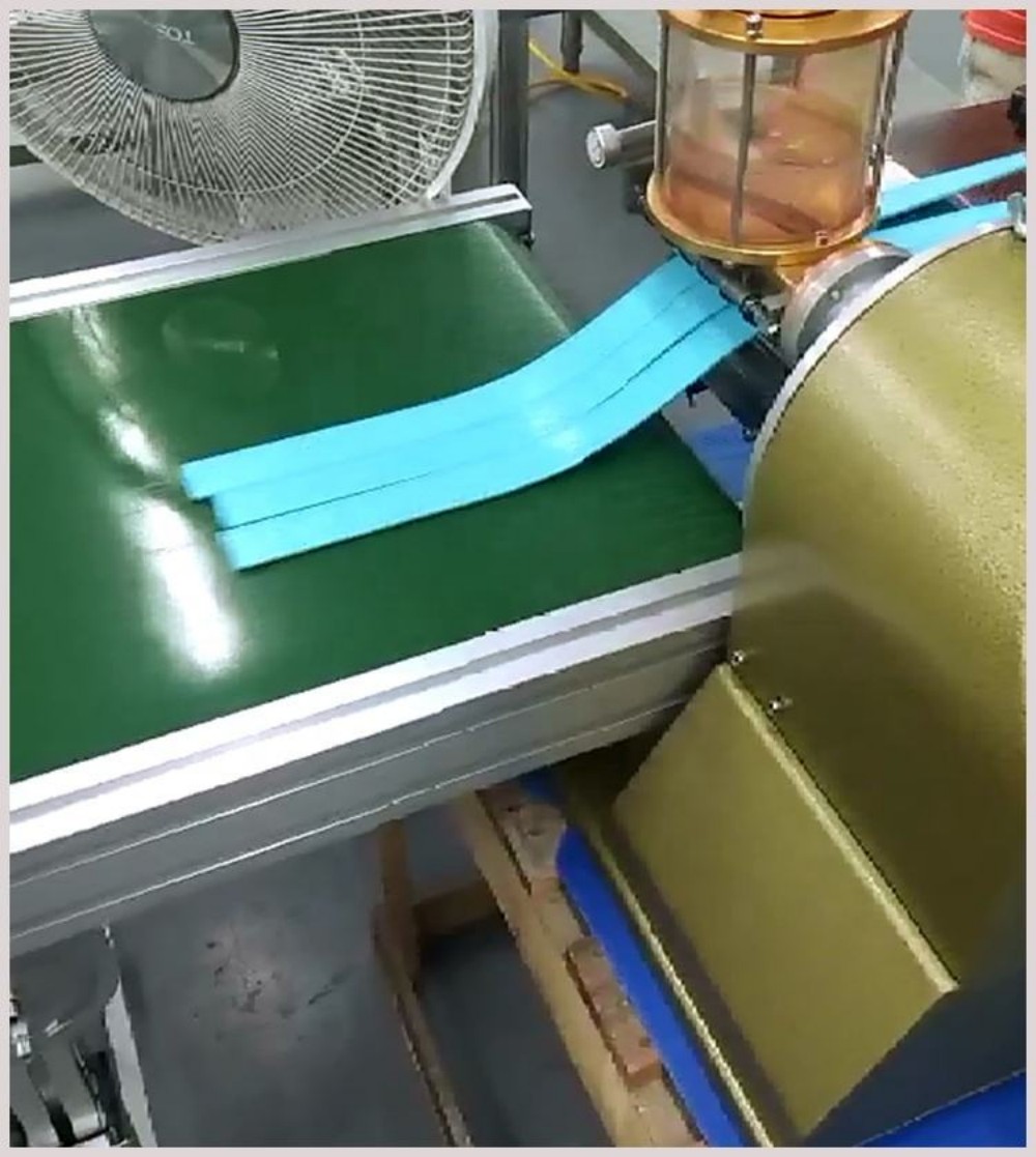 DL-126-6 Hot Selling Models 150mm Speed Regulation of Glass Bottle Gluing Machines (6) DL-126-6 Hot Selling Models 150mm Speed Regulation of Glass Bottle Gluing Machines (6)