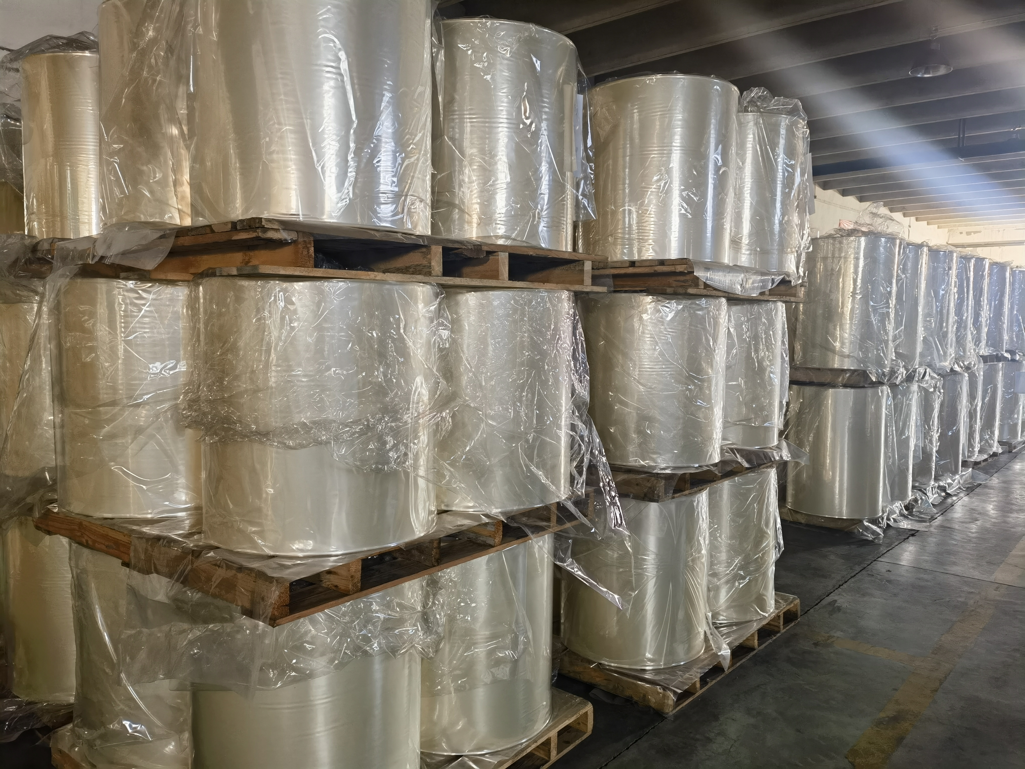 Good Quality PVC Heat Shrink Film 33 Micron to 60 Micron for Beverage Bottle Wrap5 Good Quality PVC Heat Shrink Film 33 Micron to 60 Micron for Beverage Bottle Wrap5