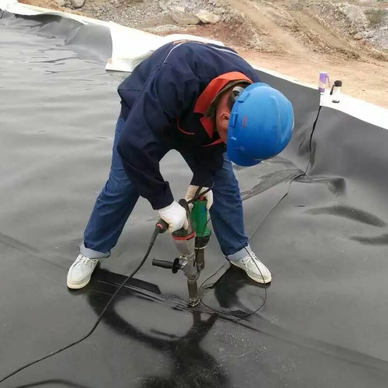 HDPE geomembrane welding