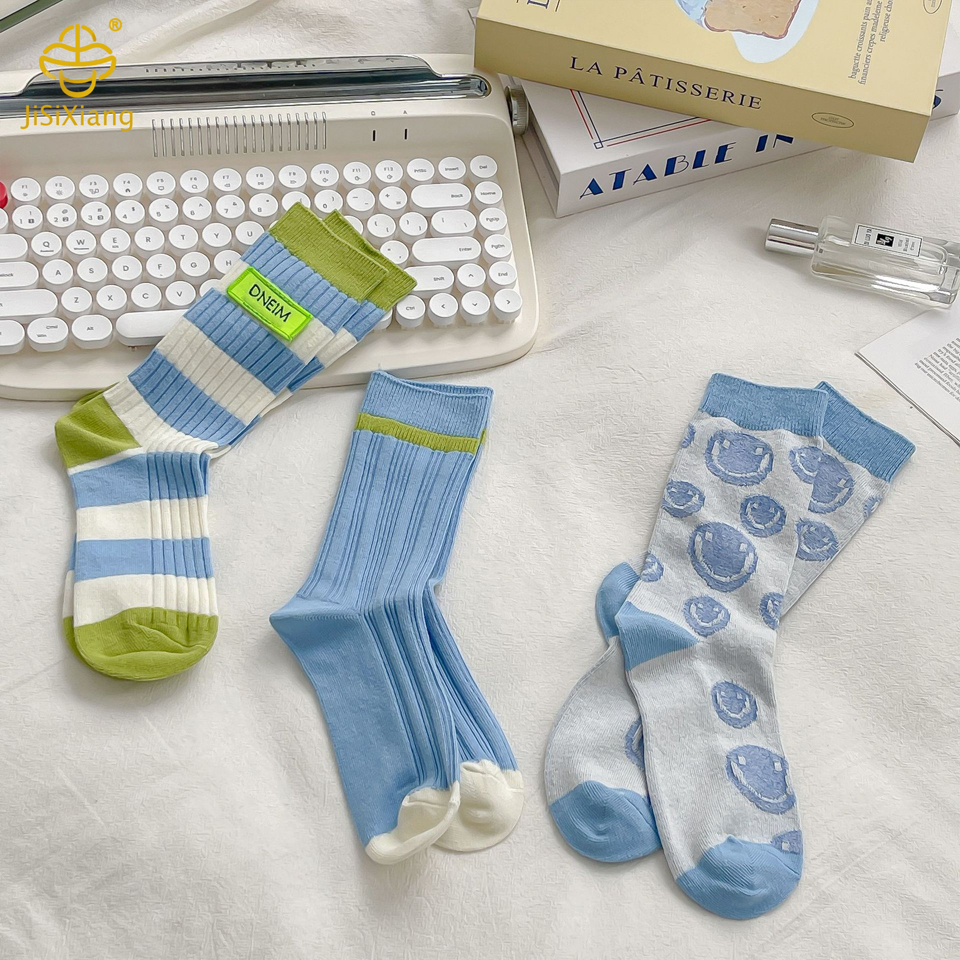version smiley face cloth logo mid tube socks European trendy sock version smiley face cloth logo mid tube socks European trendy sock