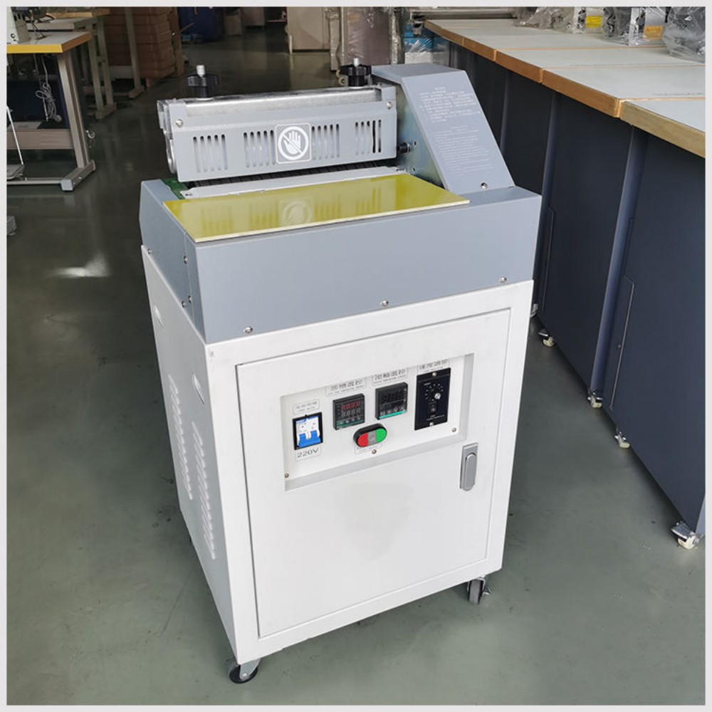 DL-7522 Hot Melt Gluing Machine Hot Melt Glue Roller Coater Glue Coating Machines (4) DL-7522 Hot Melt Gluing Machine Hot Melt Glue Roller Coater Glue Coating Machines (4)