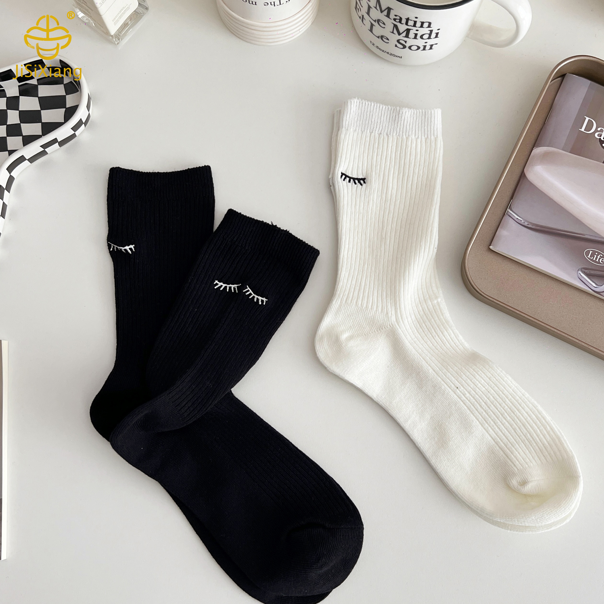Korean version of embroidered pile socks Korean version of embroidered pile socks