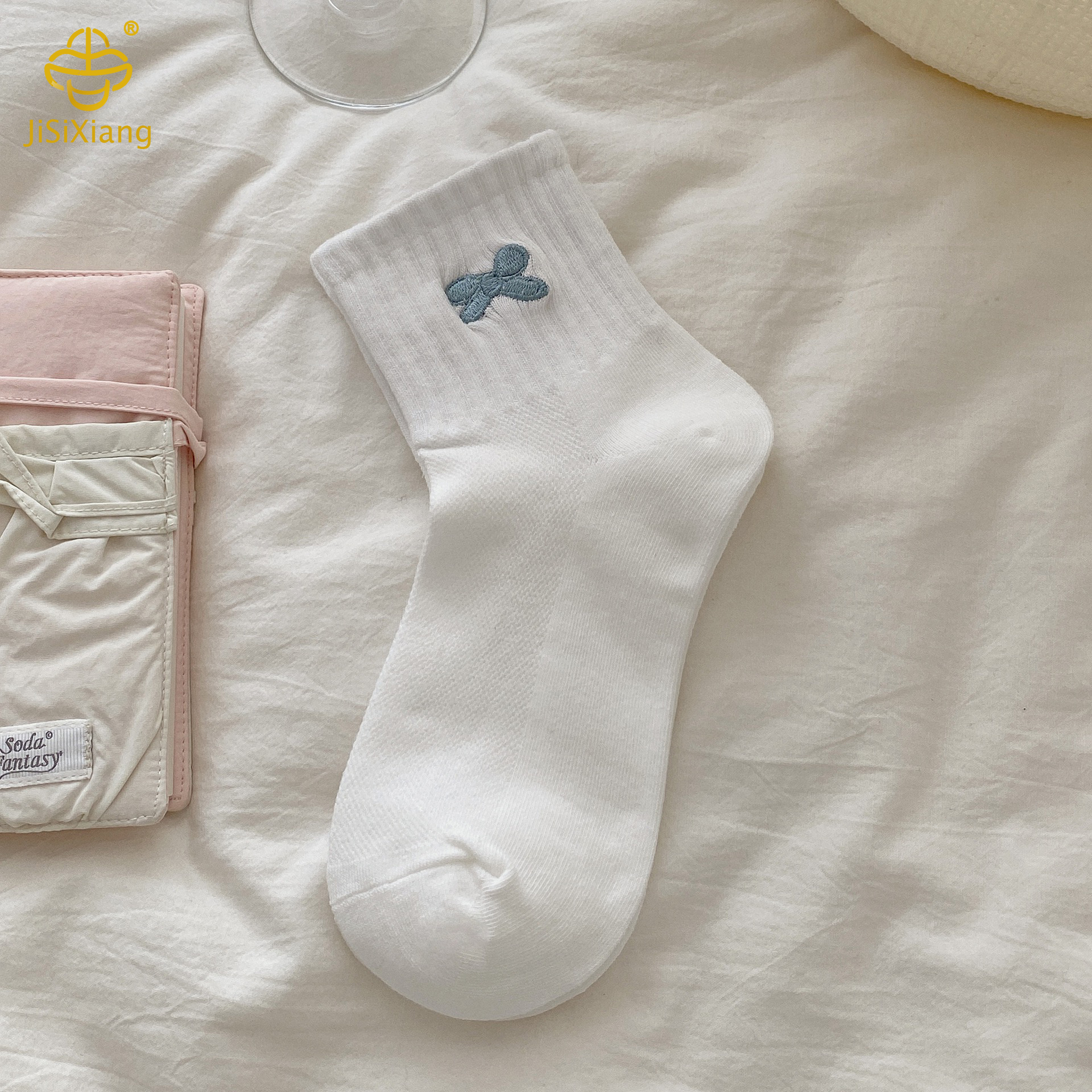 Bowknot embroidered tube socks Bowknot embroidered tube socks
