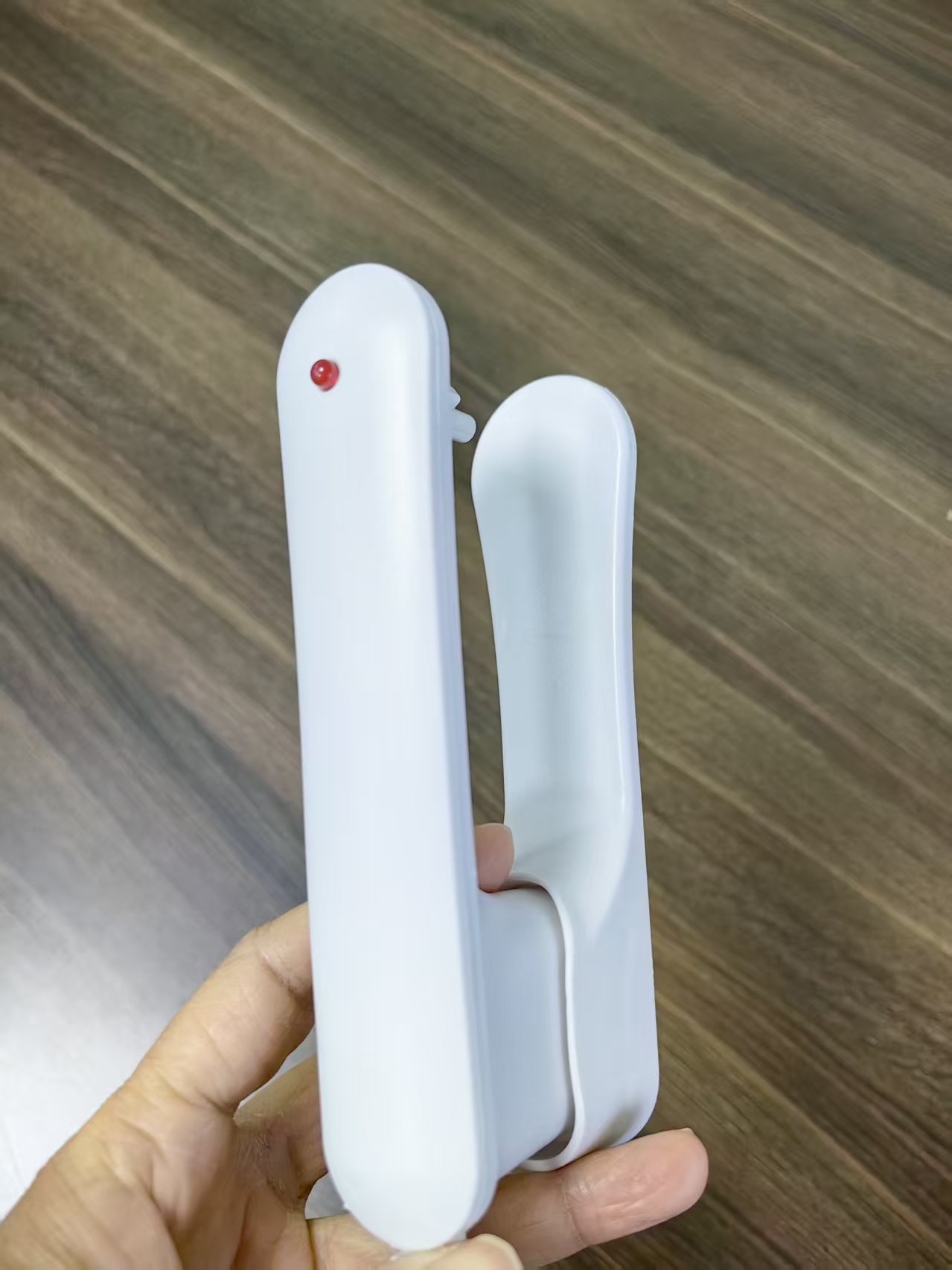 The casing of the small household appliance charger (1) The casing of the small household appliance charger (1)