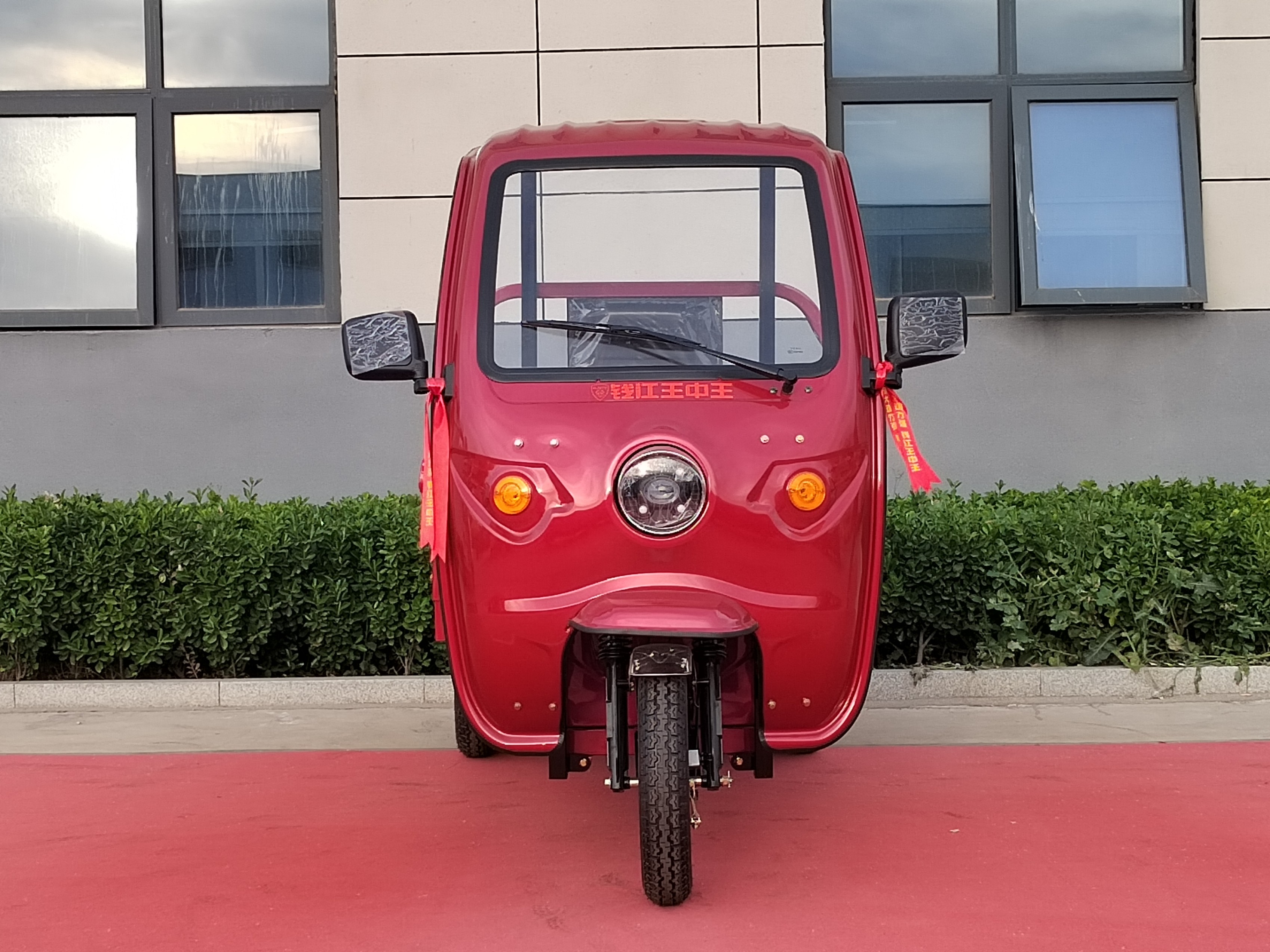 The second generation of the War Eagle simple shed electric vehicle The second generation of the War Eagle simple shed electric vehicle