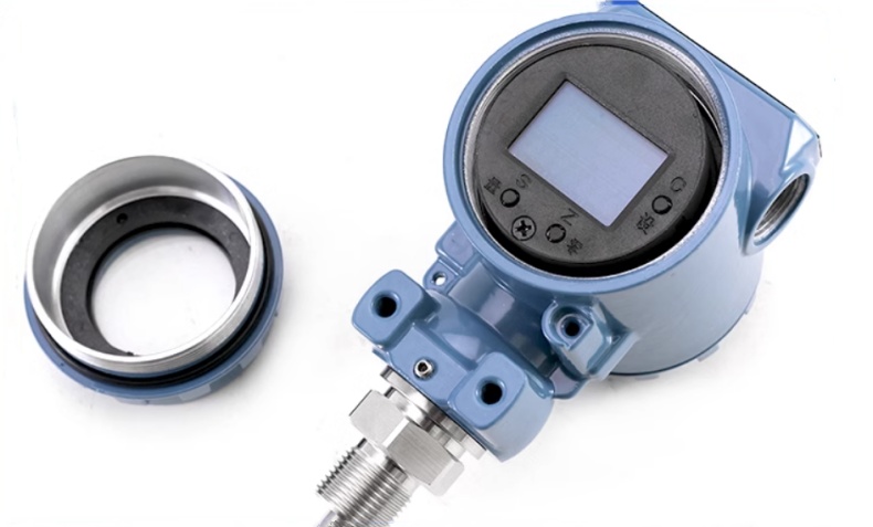 Capacitive liquid level transmitter Capacitive liquid level transmitter