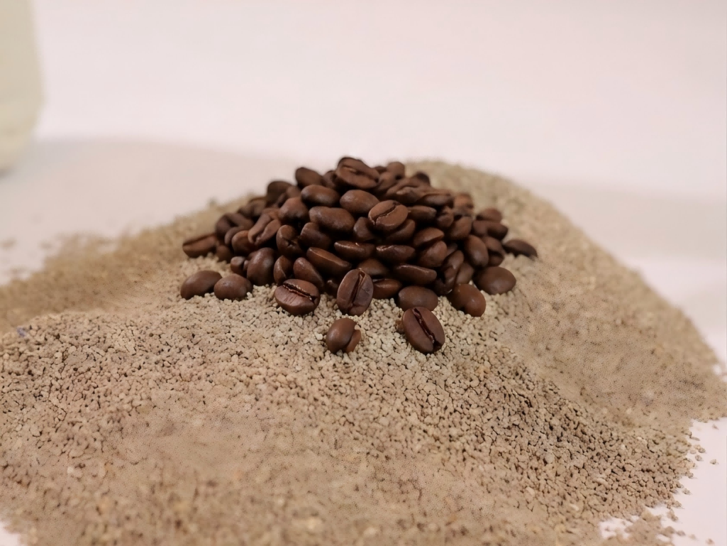 1.5mm Coffee Scented Deodorizing Colored Bentonite Cat Litter 1.5mm Coffee Scented Deodorizing Colored Bentonite Cat Litter