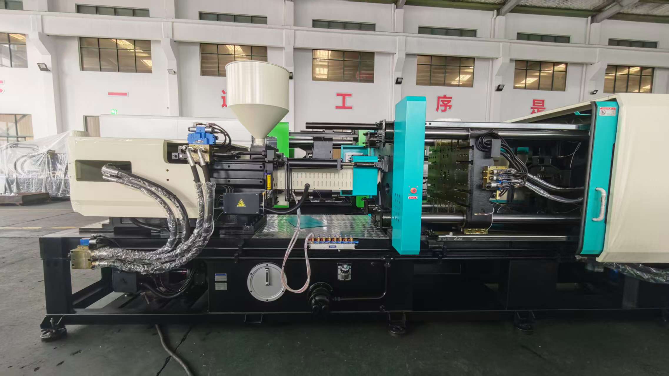 328Ton Injection Machine 328Ton Injection Machine