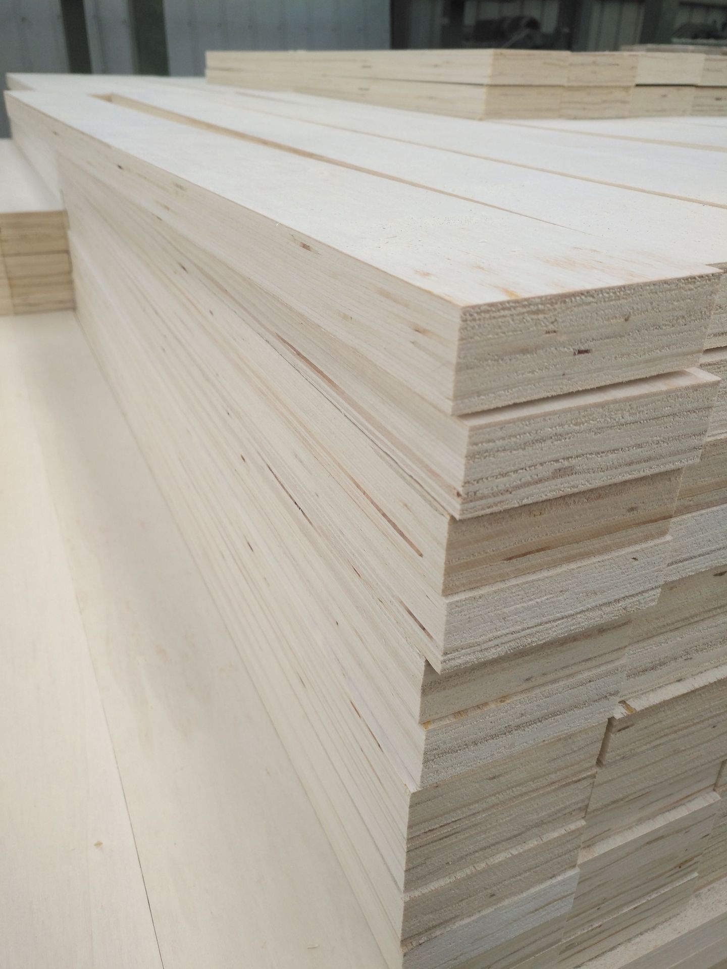 LAMINATED VENEER LUMBER LVL