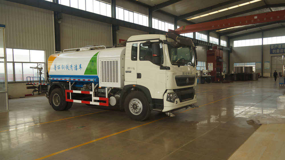 Camiones de agua para polvo Water trucks for dust