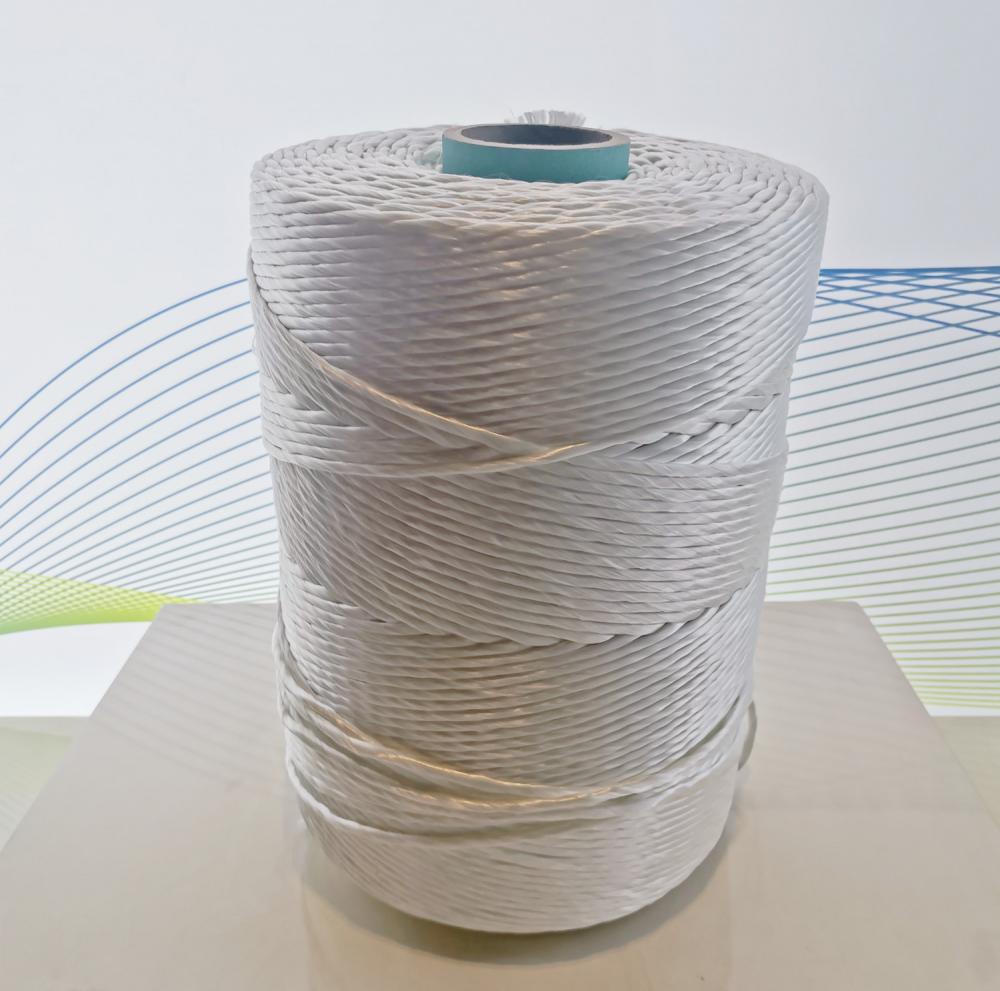 Hilos de coser Hilados de poliéster retorcidos Sewing threads Twisted Polyester Yarn