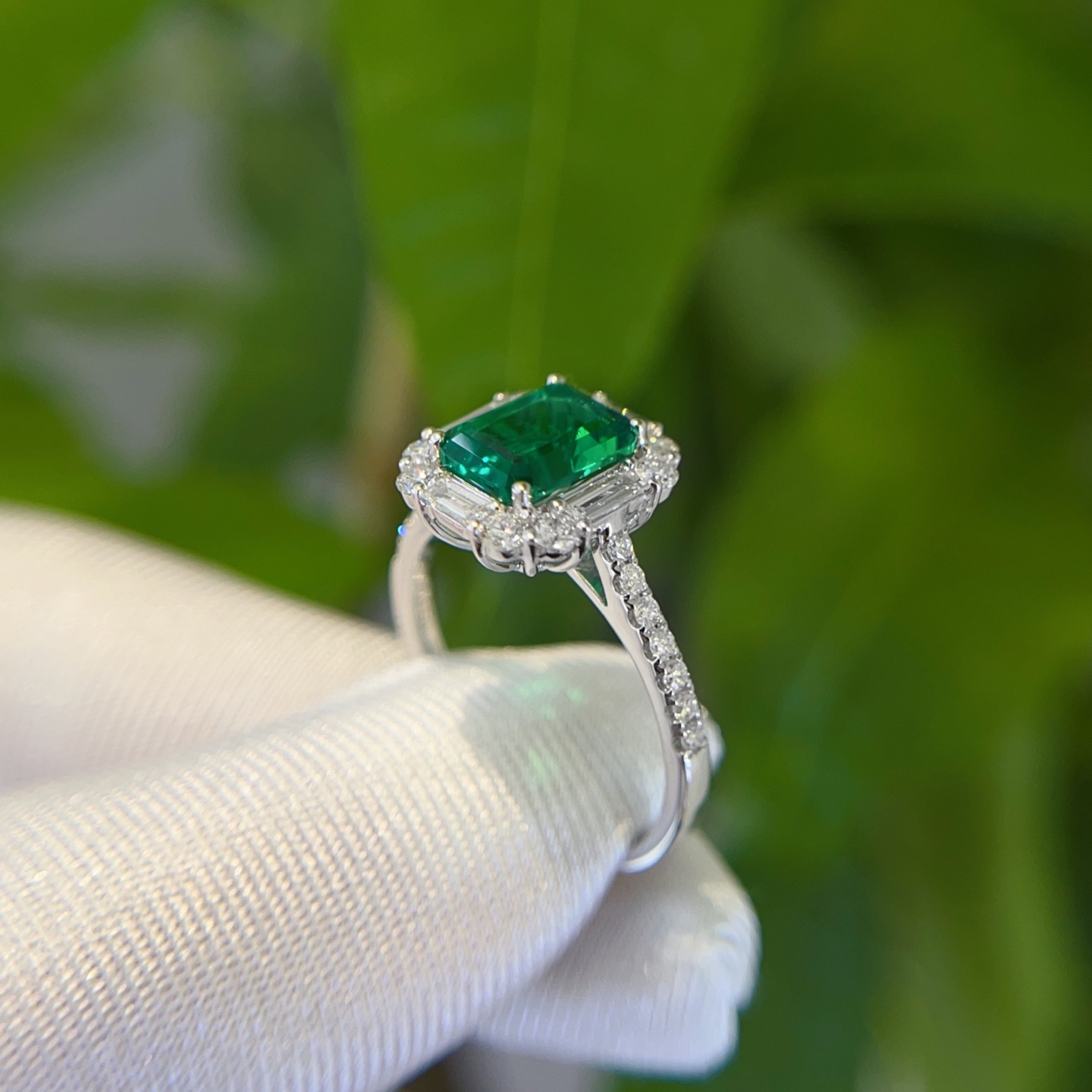 Side Profile Elevation of 18K White Gold Lab-Grown Diamond Halo Setting