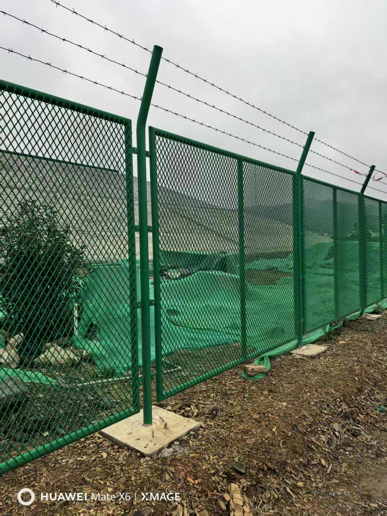 358fence (3) 358fence (3)