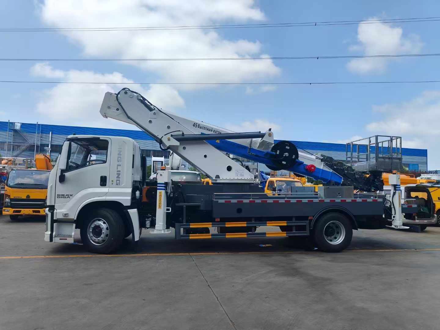 LED TRUCK (2) LED TRUCK (2)