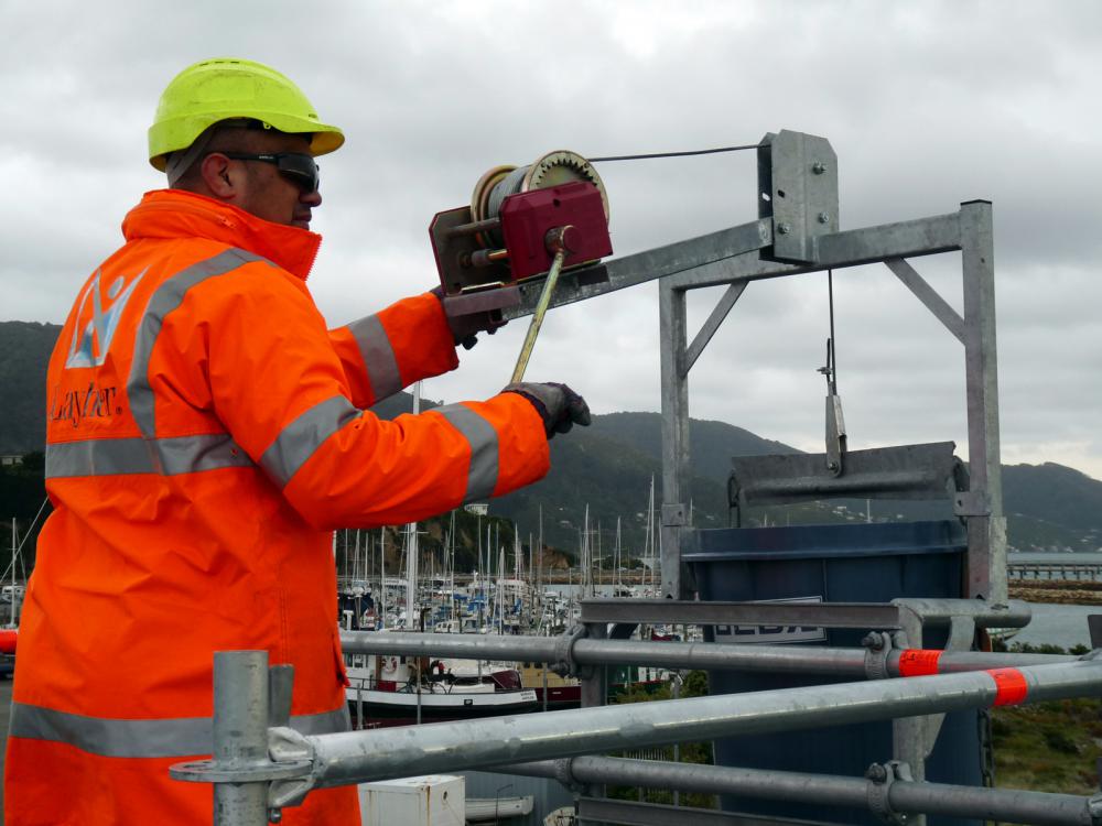 geda-chute-hand-winch