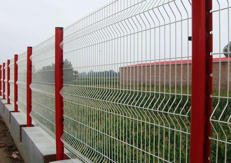 Triangular Bends Welded Wire Mesh Fence and Bends Garden Wire Mesh Fence