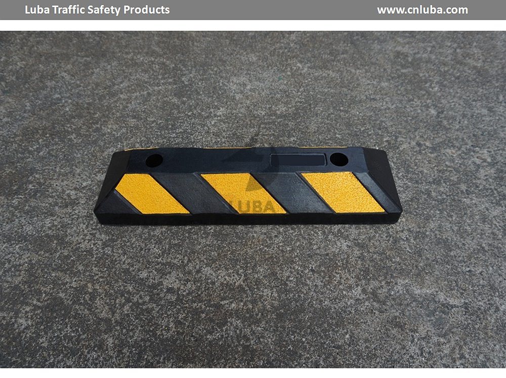 Made in China Wholesale Parking Safety Reflective Rubber Wheel Stopper