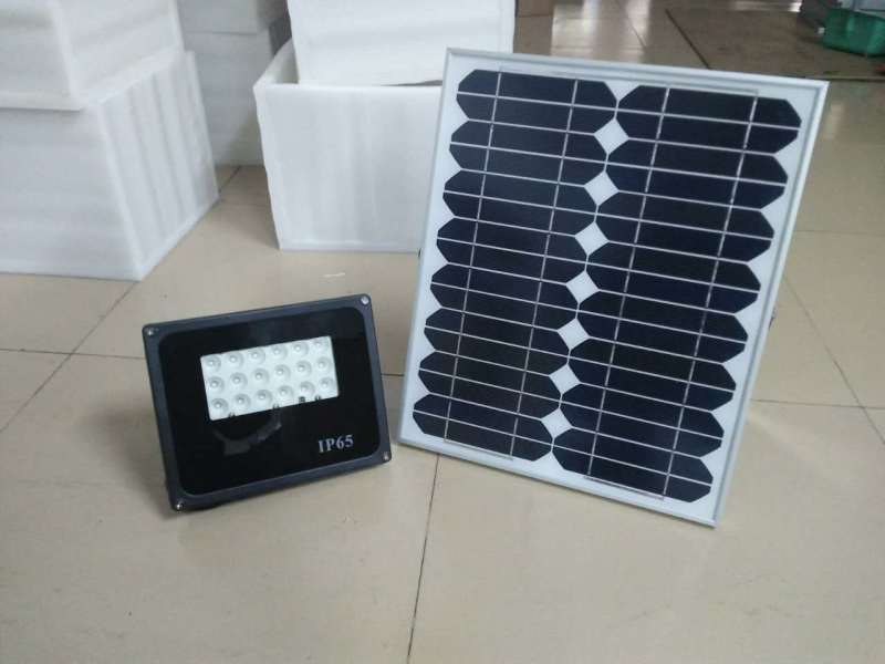 Powerful&Durable Li-ion Bateries 10W LED Solar Flood Light