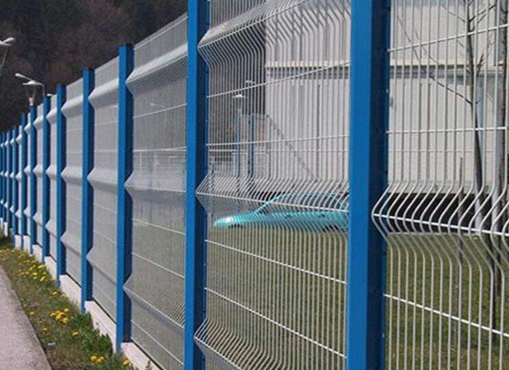 Triangular Bends Welded Wire Mesh Fence and Bends Garden Wire Mesh Fence