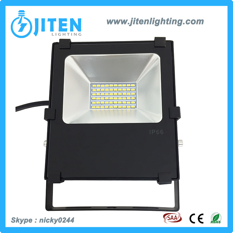 Heavy-Duty Aluminum Housing 30W Outdoor Lighting LED Flood Light