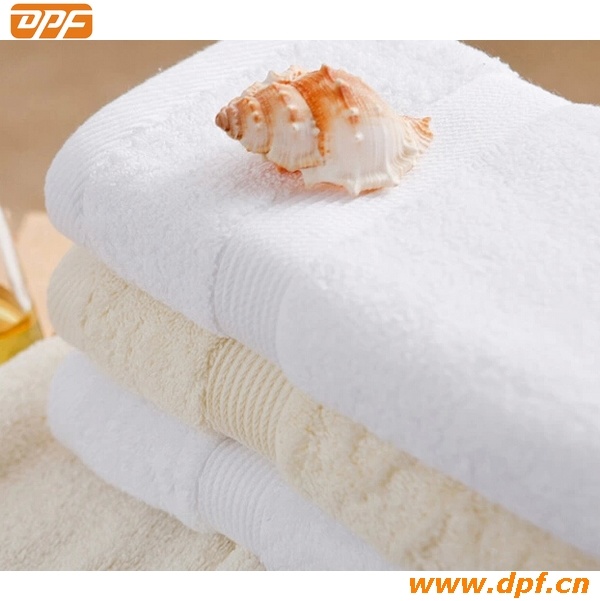 100% Cotton Jacquard Bath Towel (MIC052638)