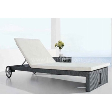 Water-Proof White Rattan Chaise Lounge (SL-07020)