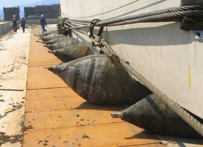 Shipyard Use Marine Rubber Airbags for Vessel Launching