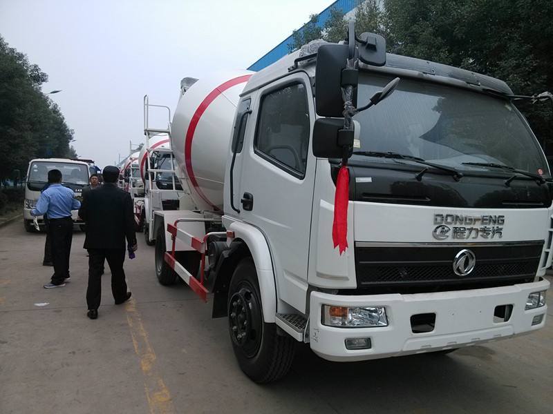 Dongfeng 190HP 4X2 5cbm Cement Concrete Mixer Truck