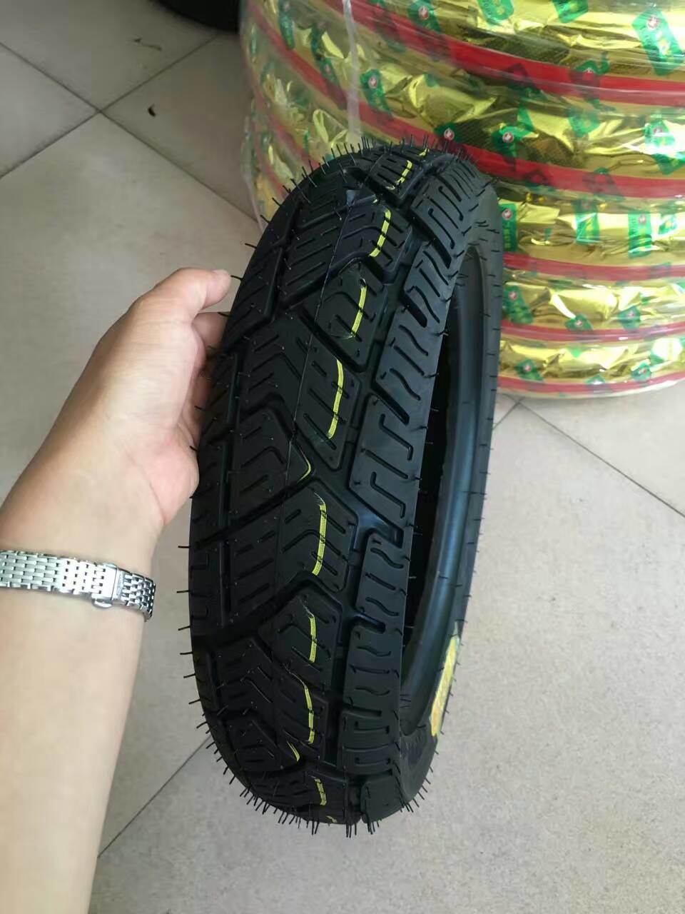 Electric Vehicle Shaped Tyre of (120/70-12)