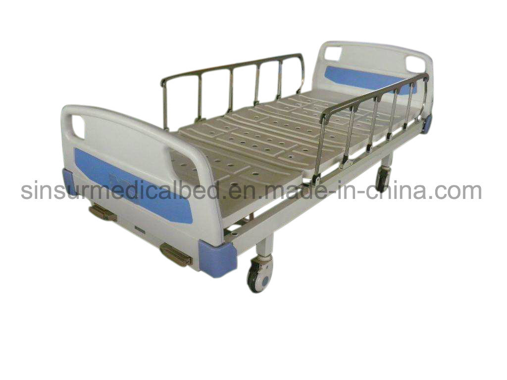 ISO/CE Hospital Furniture Double Shake with Wheels Manual Hospital Beds