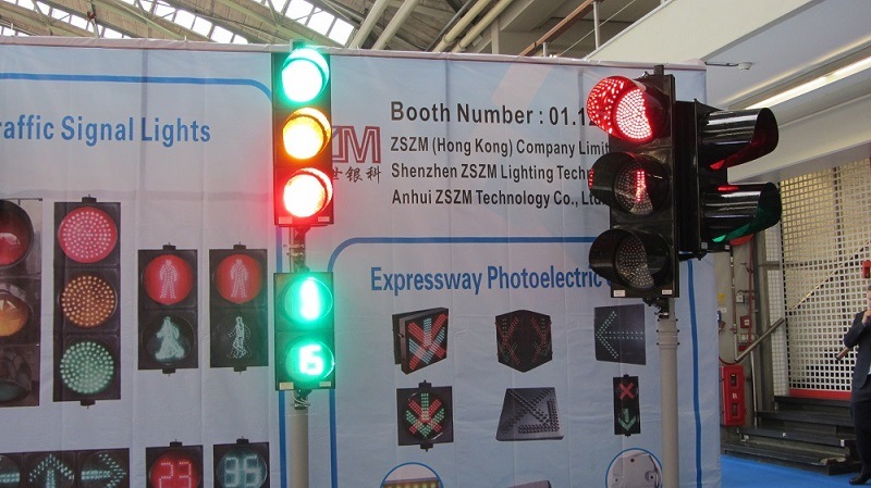 Easy Installed Red Cross & Green Arrow LED Flashing Traffic Signal Control Light