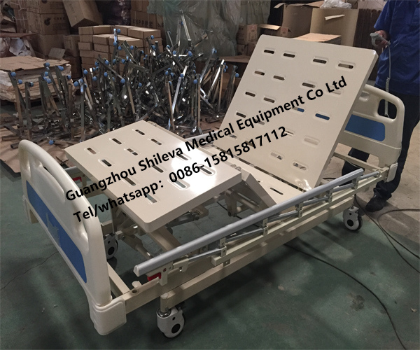 Ce Certification Three Cranks Manual Hospital Bed for Paralyzed Patient