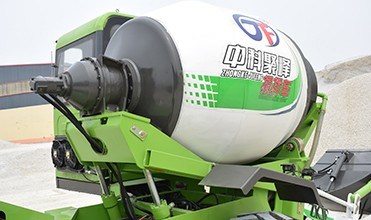 China Manufacturer 6 Cbm Self-Loading Concrete Mixer Truck