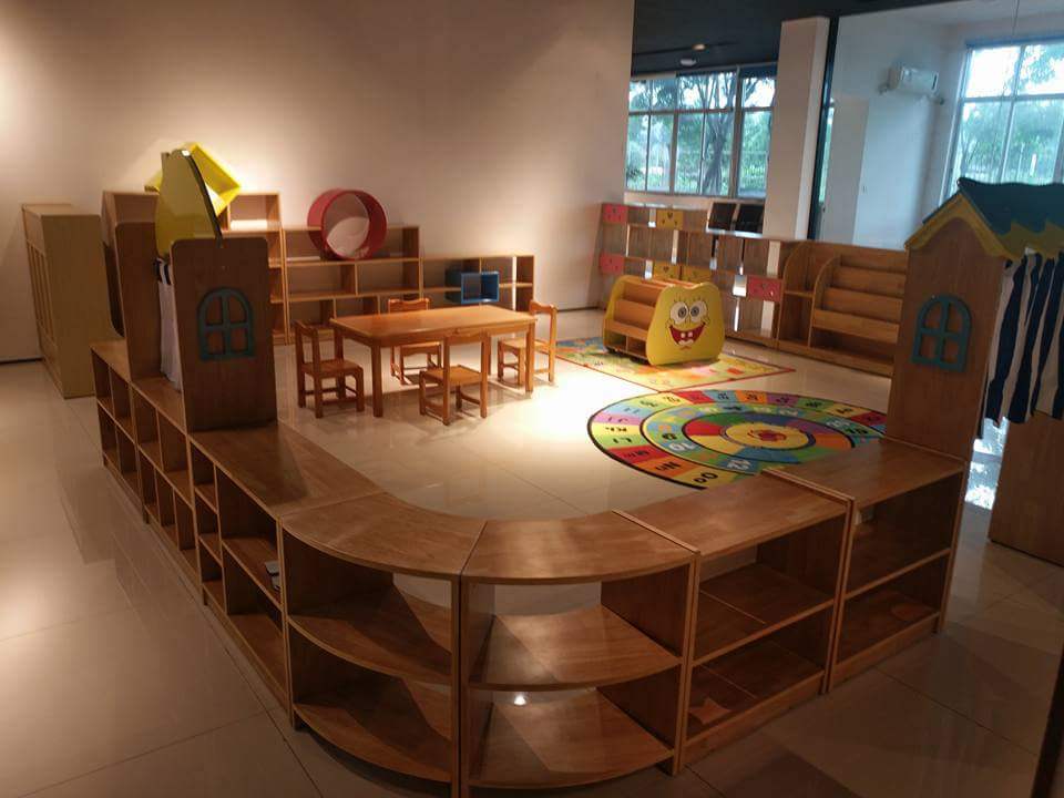 Colorful Kids Wooden Study Tables, School Furniture Classroom Desks