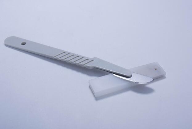 Disposable Surgical Scalpel with Plastic Handle