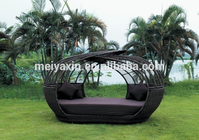 Small MOQ Wicker Garden Furniture Outdoor Daybed Round Rattan Sunbed Lounge