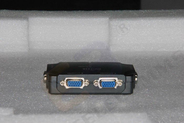 Plastic Housing 4 Ports VGA Video Splitter