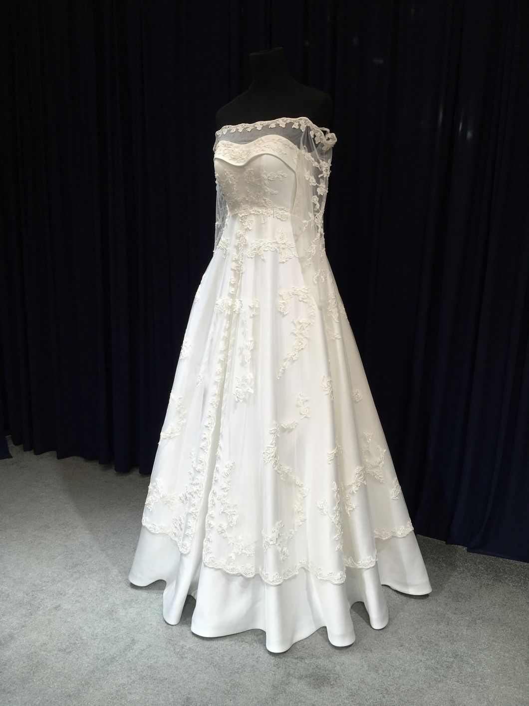 Aoliweiya New Arrival Canada Lace Wedding Dress