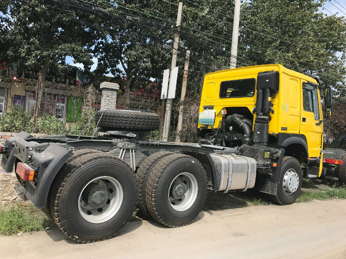 Factory Sale 25ton Sinotruk HOWO 6X4 371HP Tractor Head Truck