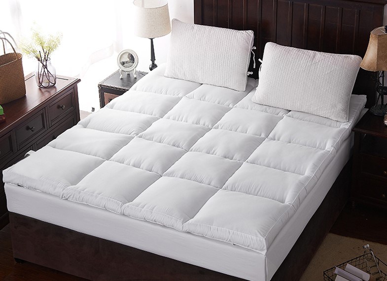 High Quality White Hotel Down Cotton Filled Mattress Topper Microfiber Mattress Topper