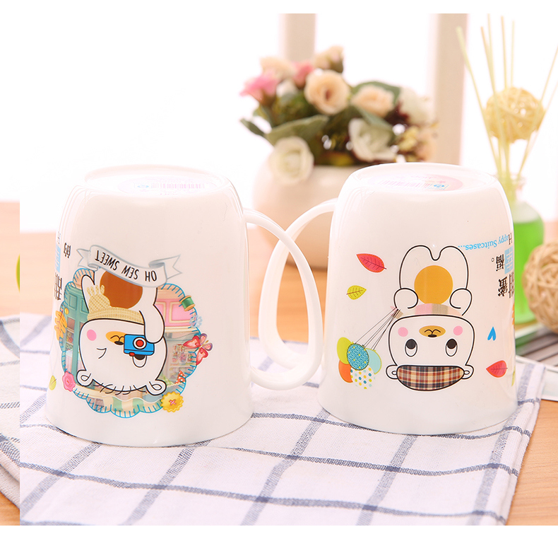 Promotion Gift Wholesale Durable Plastic Couple Tooth Cup Water Cartoon Mug